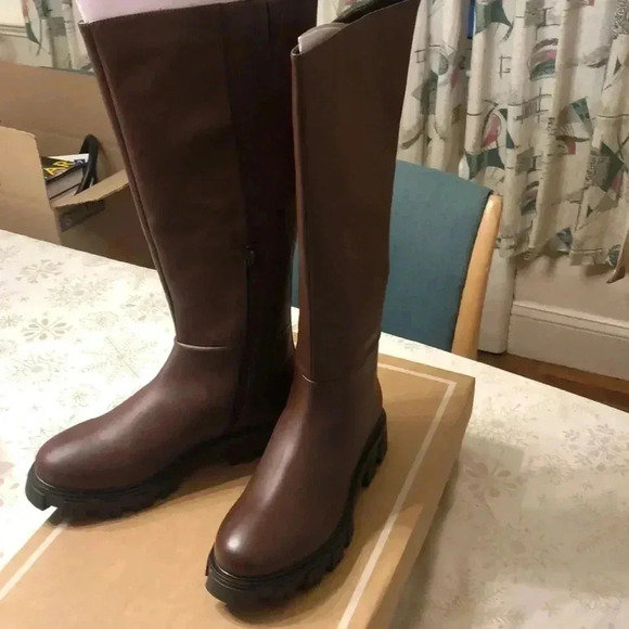 NWT BC Footwear Hold Up boot in chocolate. - Picture 1 of 9